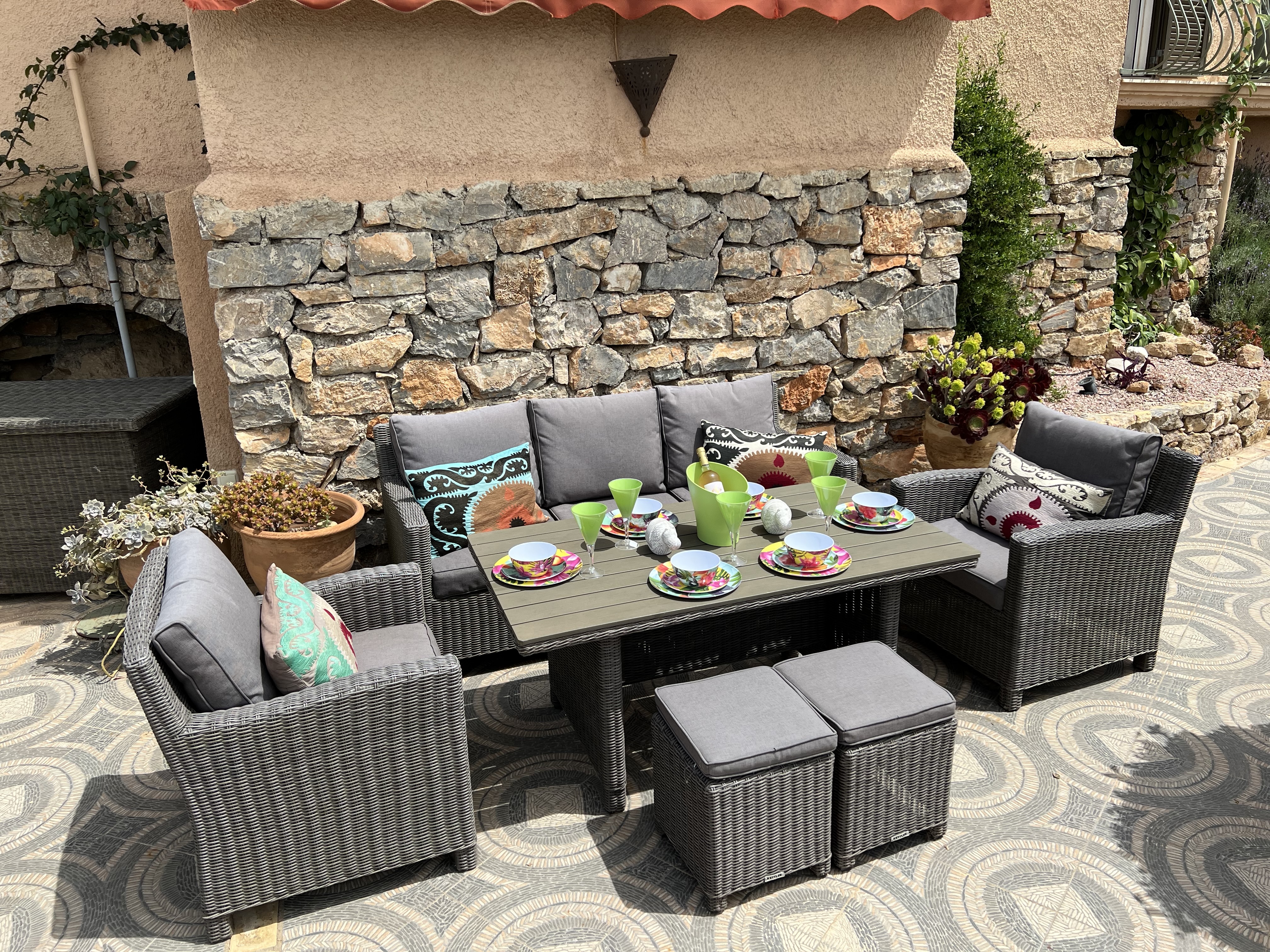 Evening dining by the pool