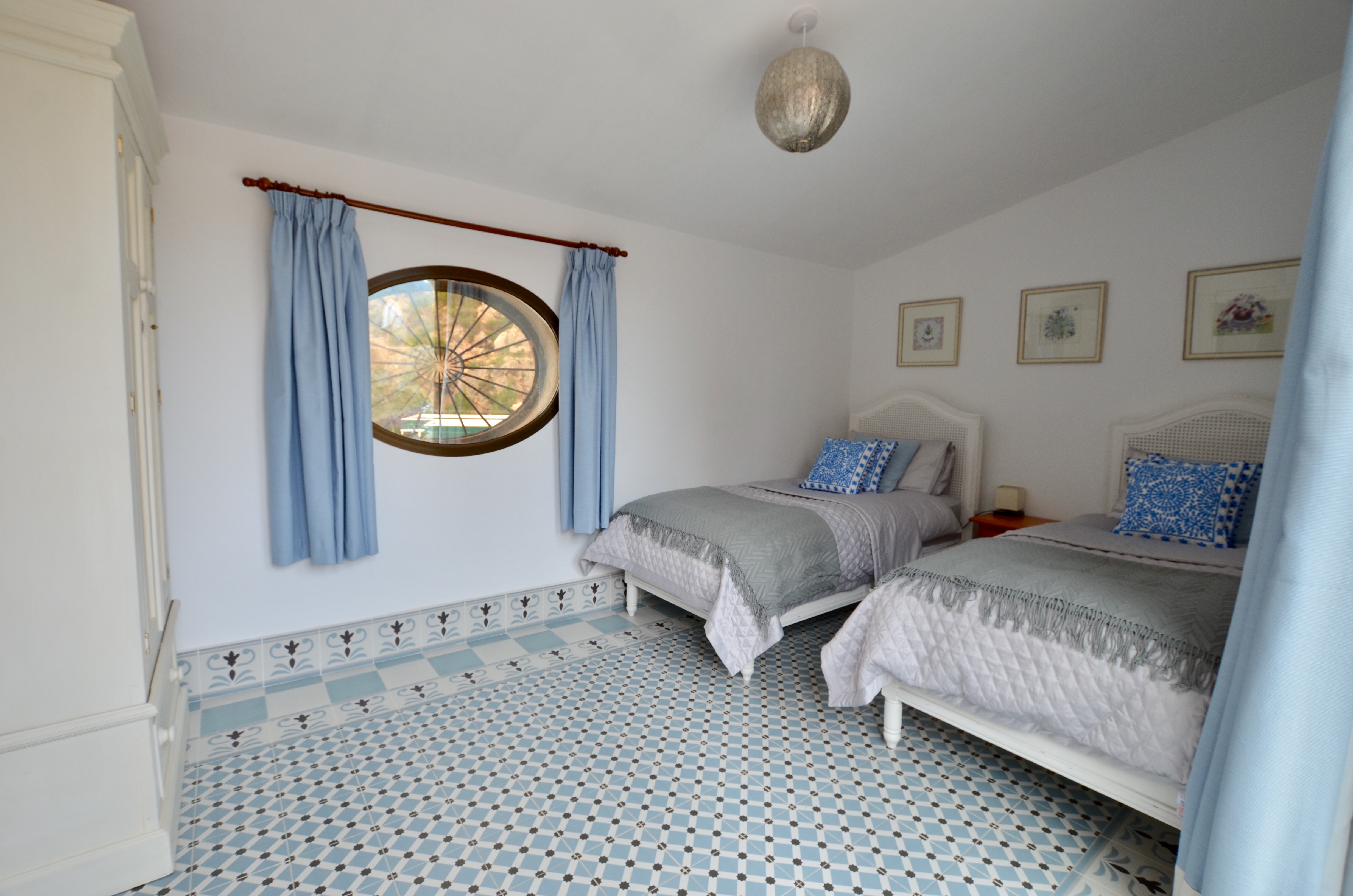 Family friendly — bed3